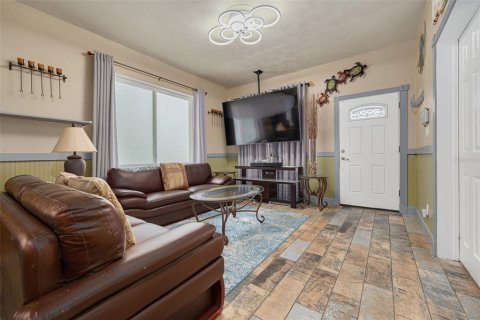 House in Tampa, Florida 3 bedrooms, 124.86 sq.m. № 1817481 - photo 5