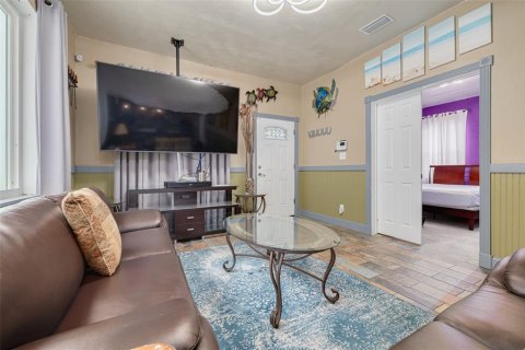 House in Tampa, Florida 3 bedrooms, 124.86 sq.m. № 1817481 - photo 6