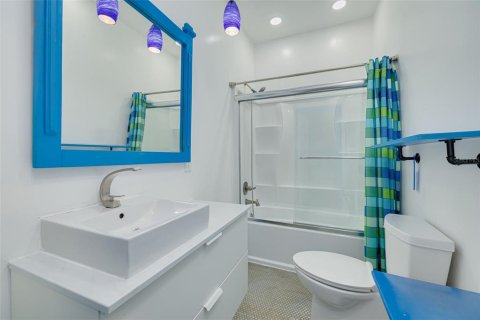House in Tampa, Florida 3 bedrooms, 124.86 sq.m. № 1817481 - photo 16