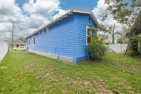House in Tampa, Florida 3 bedrooms, 124.86 sq.m. № 1817481 - photo 25