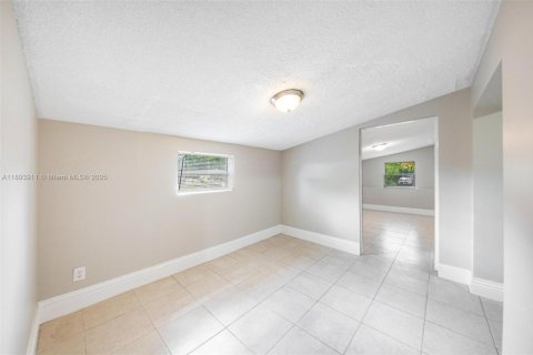 Casa en venta en Hollywood, Florida, 3 dormitorios № 1945994 - foto 24