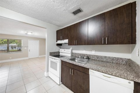 Casa en venta en Hollywood, Florida, 3 dormitorios № 1945994 - foto 8