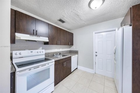 Casa en venta en Hollywood, Florida, 3 dormitorios № 1945994 - foto 7