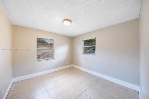 Casa en venta en Hollywood, Florida, 3 dormitorios № 1945994 - foto 21