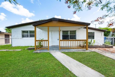 Casa en venta en Hollywood, Florida, 3 dormitorios № 1945994 - foto 1