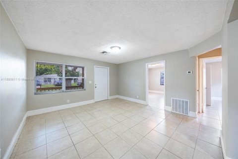 Casa en venta en Hollywood, Florida, 3 dormitorios № 1945994 - foto 18