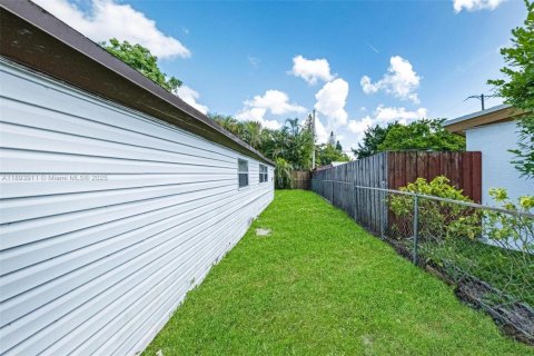Casa en venta en Hollywood, Florida, 3 dormitorios № 1945994 - foto 28