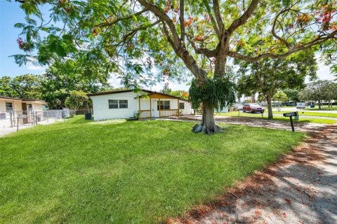 Casa en venta en Hollywood, Florida, 3 dormitorios № 1945994 - foto 27