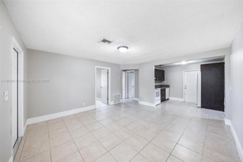 Casa en venta en Hollywood, Florida, 3 dormitorios № 1945994 - foto 9