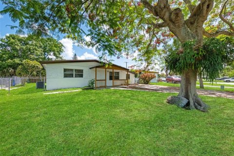 Casa en venta en Hollywood, Florida, 3 dormitorios № 1945994 - foto 4