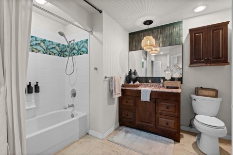Condo in Saint Petersburg, Florida, 1 bedroom № 2105638 - photo 13