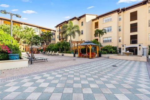Condo in Saint Petersburg, Florida, 1 bedroom № 2105638 - photo 26