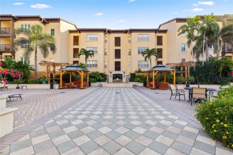 Condo in Saint Petersburg, Florida, 1 bedroom № 2105638 - photo 21