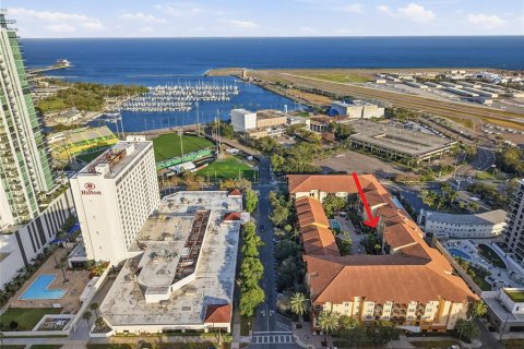 Condo in Saint Petersburg, Florida, 1 bedroom № 2105638 - photo 30