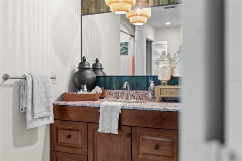 Condo in Saint Petersburg, Florida, 1 bedroom № 2105638 - photo 14