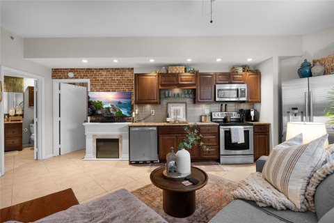 Condo in Saint Petersburg, Florida, 1 bedroom № 2105638 - photo 9