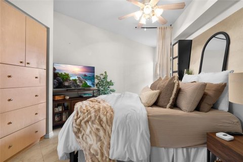 Condo in Saint Petersburg, Florida, 1 bedroom № 2105638 - photo 20