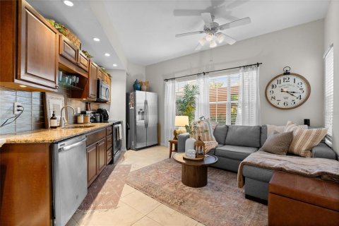 Condo in Saint Petersburg, Florida, 1 bedroom № 2105638 - photo 10