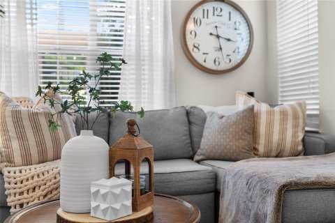 Condo in Saint Petersburg, Florida, 1 bedroom № 2105638 - photo 12