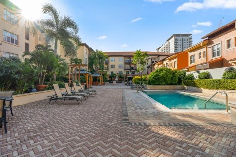 Condo in Saint Petersburg, Florida, 1 bedroom № 2105638 - photo 23