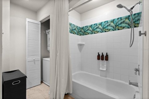 Condo in Saint Petersburg, Florida, 1 bedroom № 2105638 - photo 15