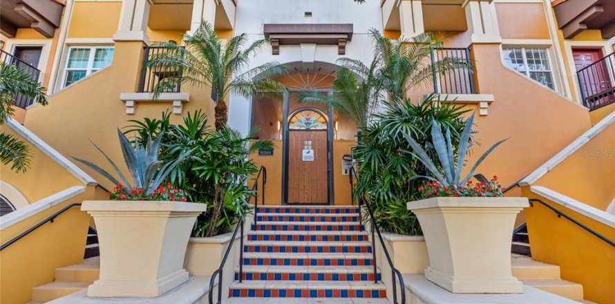Condo in Saint Petersburg, Florida, 1 bedroom № 2105638