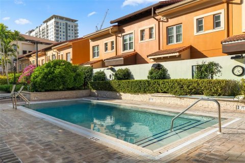 Condo in Saint Petersburg, Florida, 1 bedroom № 2105638 - photo 22