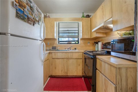 Commercial property in Hollywood, Florida 178.93 sq.m. № 2081963 - photo 12