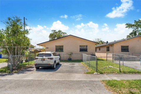 Commercial property in Hollywood, Florida 178.93 sq.m. № 2081963