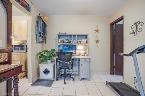 Commercial property in Hollywood, Florida 178.93 sq.m. № 2081963 - photo 11