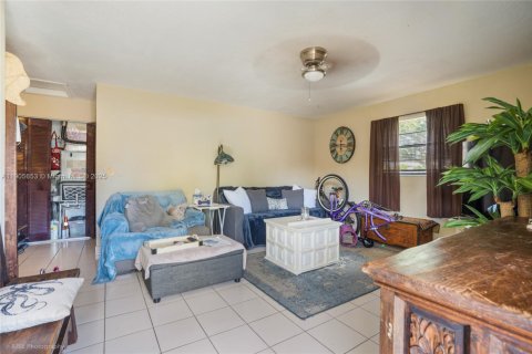 Commercial property in Hollywood, Florida 178.93 sq.m. № 2081963 - photo 7