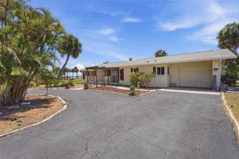 Villa ou maison à vendre à Englewood, Floride: 3 chambres, 220.36 m2 № 2155958 - photo 2