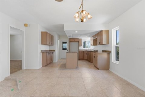 Villa ou maison à vendre à Englewood, Floride: 3 chambres, 220.36 m2 № 2155958 - photo 5