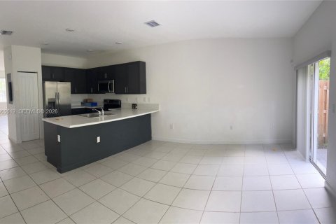 Купить таунхаус в Хомстед, Флорида 3 спальни, 143.53м2, № 2081225 - фото 2