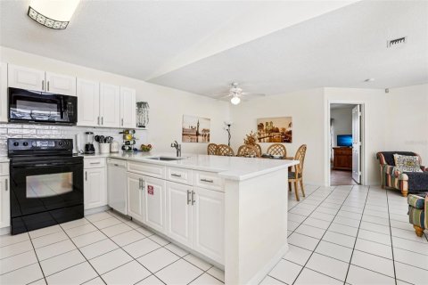 Villa ou maison à vendre à Kissimmee, Floride: 3 chambres, 148.83 m2 № 1804688 - photo 10