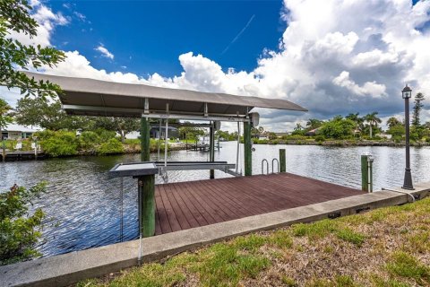 Casa en venta en Port Charlotte, Florida, 4 dormitorios, 440.91 m2 № 1869496 - foto 3