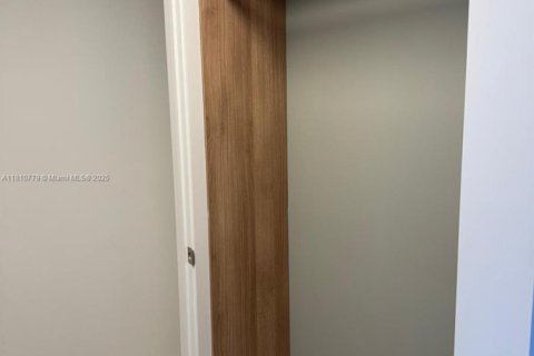 Condominio en venta en Miami, Florida, 3 dormitorios, 127.55 m2 № 2022370 - foto 24