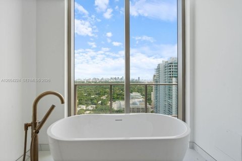 Купить кондоминиум в Майами, Флорида 4 спальни, 330.27м2, № 2251793 - фото 16