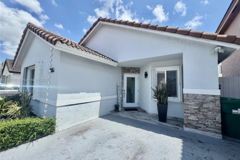 Купить виллу или дом в Суитуотер, Флорида 3 спальни, 101.26м2, № 1936267 - фото 2