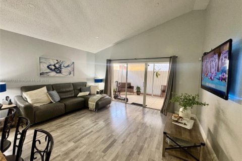 Купить виллу или дом в Суитуотер, Флорида 3 спальни, 101.26м2, № 1936267 - фото 8