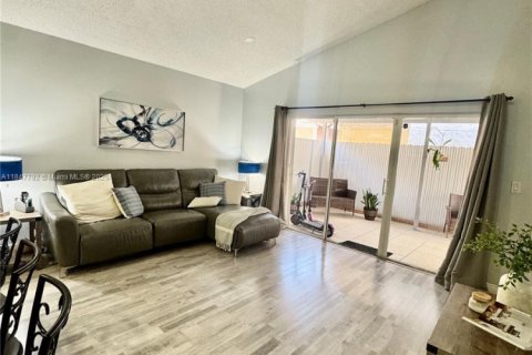 Купить виллу или дом в Суитуотер, Флорида 3 спальни, 101.26м2, № 1936267 - фото 7