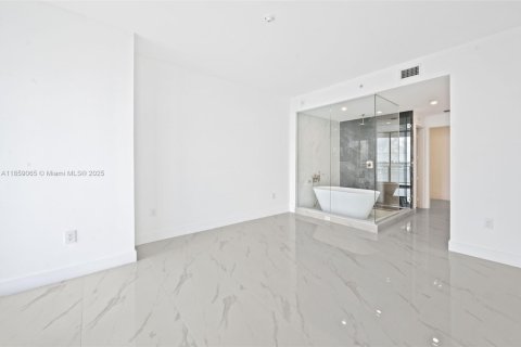 Copropriété à vendre à Miami, Floride: 3 chambres, 163.42 m2 № 1887632 - photo 10