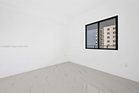 Copropriété à vendre à Miami, Floride: 3 chambres, 163.42 m2 № 1887632 - photo 20