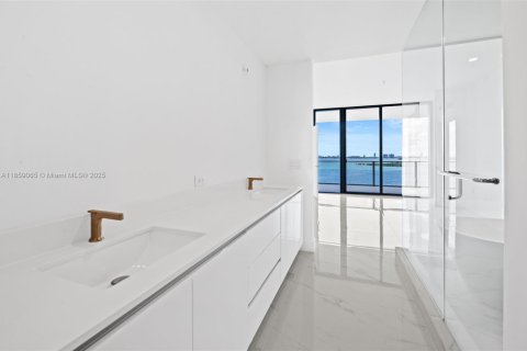 Copropriété à vendre à Miami, Floride: 3 chambres, 163.42 m2 № 1887632 - photo 13