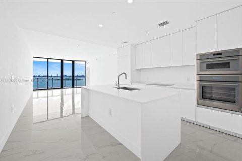 Copropriété à vendre à Miami, Floride: 3 chambres, 163.42 m2 № 1887632 - photo 4