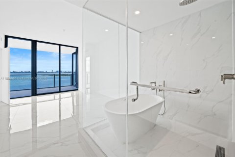Copropriété à vendre à Miami, Floride: 3 chambres, 163.42 m2 № 1887632 - photo 12