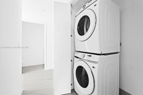 Copropriété à vendre à Miami, Floride: 3 chambres, 163.42 m2 № 1887632 - photo 23