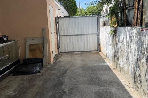 House in Miami, Florida 3 bedrooms, 201.04 sq.m. № 2083527 - photo 2