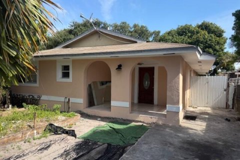 House in Miami, Florida 3 bedrooms, 201.04 sq.m. № 2083527
