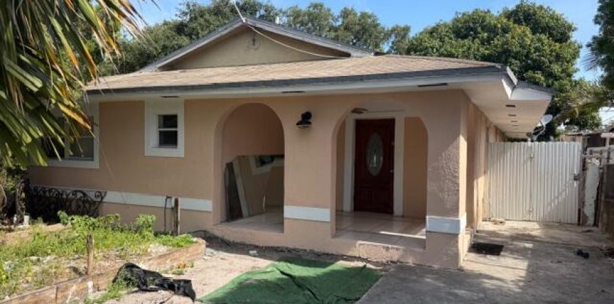 House in Miami, Florida 3 bedrooms, 201.04 sq.m. № 2083527